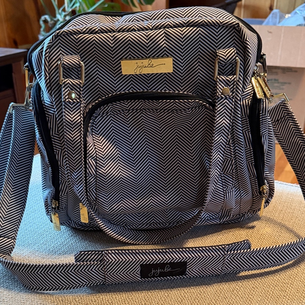 Ju-Ju-Be Be Supplied Queen of the Nile Breast Pump/Diaper Bag